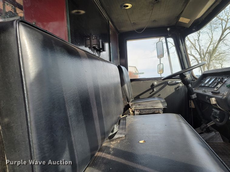 image for item MB9831 1981 Oshkosh V-1624M SPCL  pumper fire truck