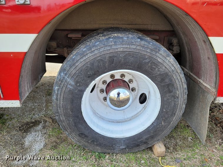 image for item MB9831 1981 Oshkosh V-1624M SPCL  pumper fire truck