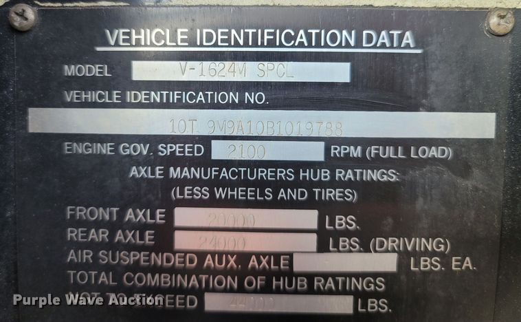 image for item MB9831 1981 Oshkosh V-1624M SPCL  pumper fire truck