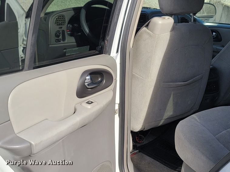 image for item MB9833 2005 Chevrolet TrailBlazer  SUV