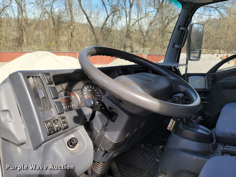 image for item MB9834 2008 Isuzu NPR  refuse truck