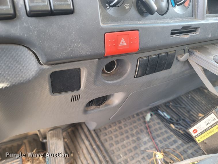 image for item MB9834 2008 Isuzu NPR  refuse truck