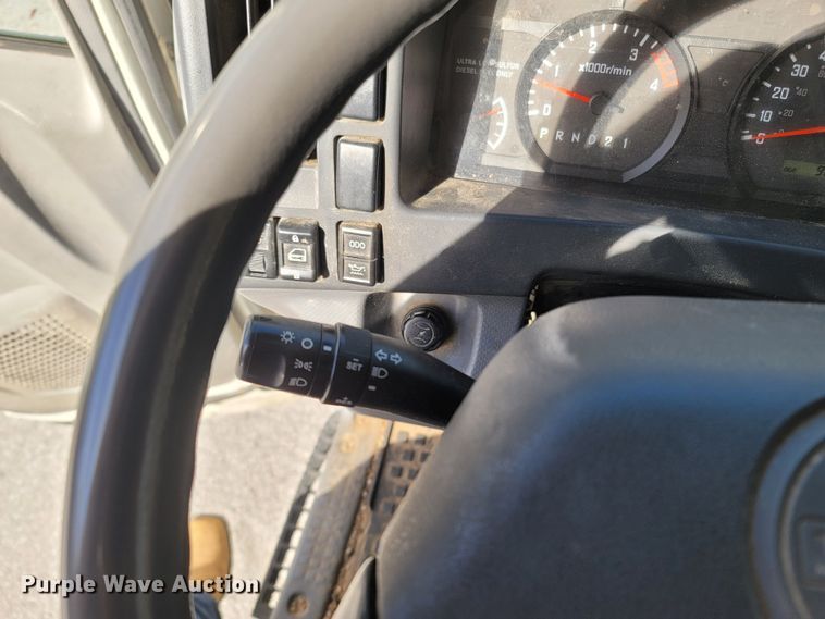 image for item MB9834 2008 Isuzu NPR  refuse truck