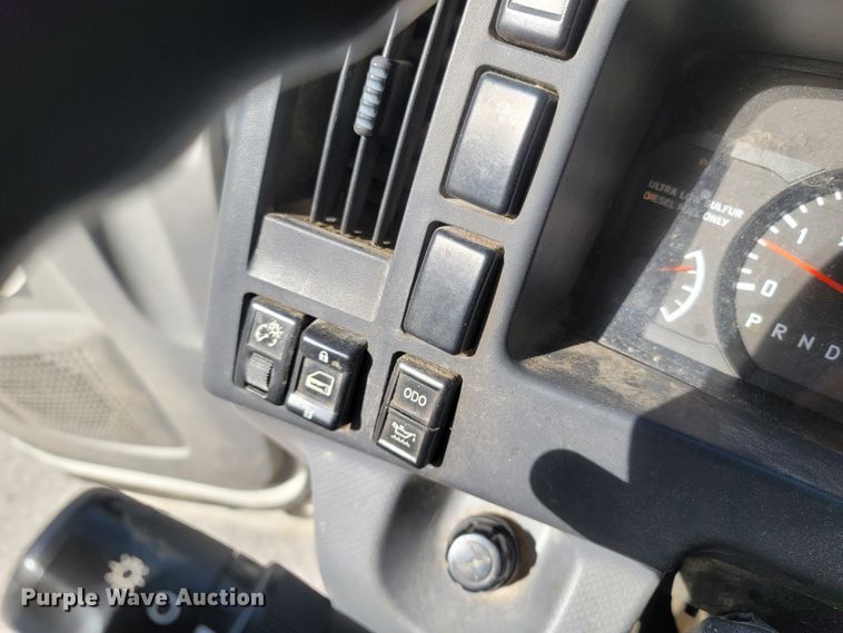 image for item MB9834 2008 Isuzu NPR  refuse truck