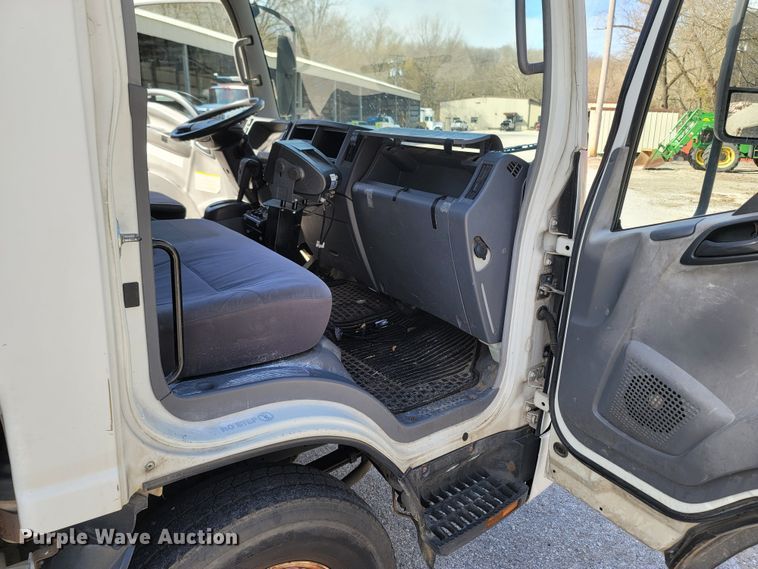 image for item MB9834 2008 Isuzu NPR  refuse truck