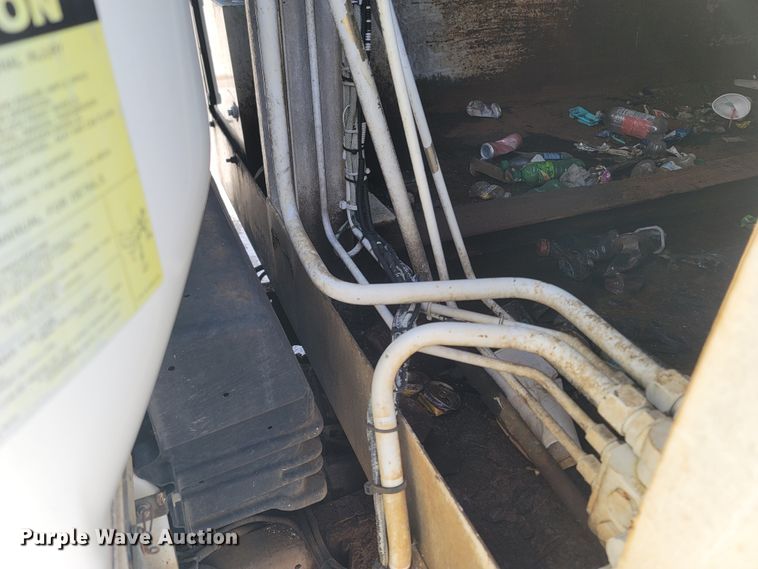 image for item MB9834 2008 Isuzu NPR  refuse truck