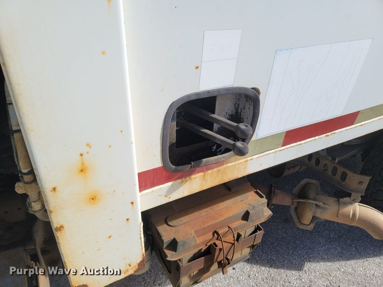 image for item MB9834 2008 Isuzu NPR  refuse truck