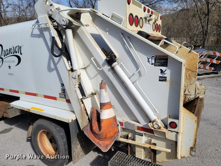 image for item MB9834 2008 Isuzu NPR  refuse truck