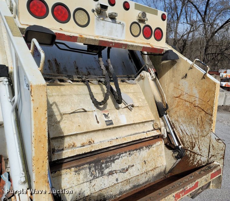 image for item MB9834 2008 Isuzu NPR  refuse truck