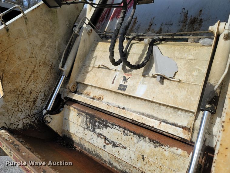 image for item MB9834 2008 Isuzu NPR  refuse truck