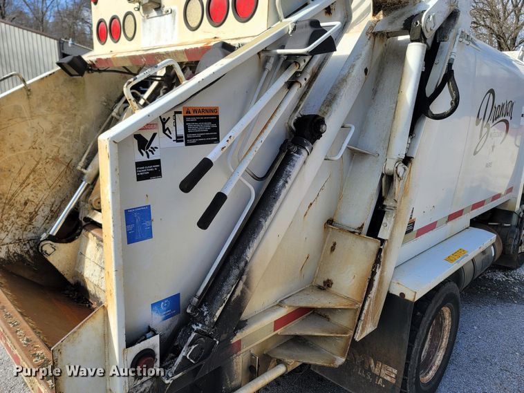 image for item MB9834 2008 Isuzu NPR  refuse truck