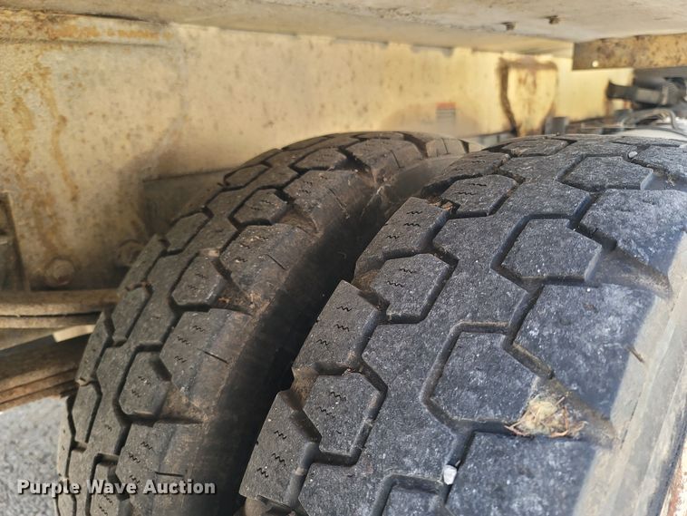 image for item MB9834 2008 Isuzu NPR  refuse truck