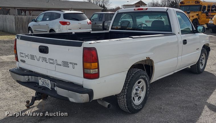 image for item MD9433 2001 Chevrolet Silverado 1500  pickup truck