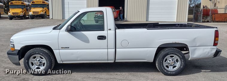 image for item MD9433 2001 Chevrolet Silverado 1500  pickup truck