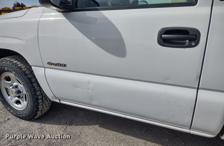 image for item MD9433 2001 Chevrolet Silverado 1500  pickup truck