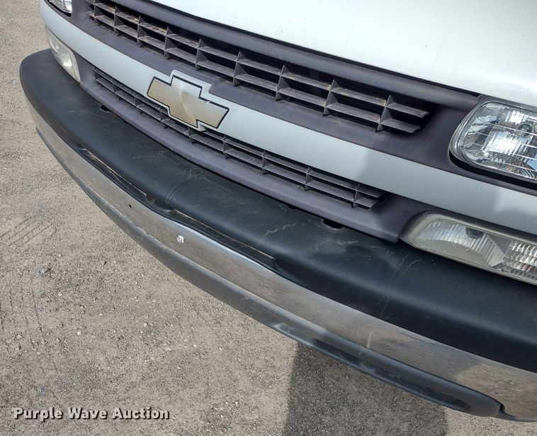 image for item MD9433 2001 Chevrolet Silverado 1500  pickup truck