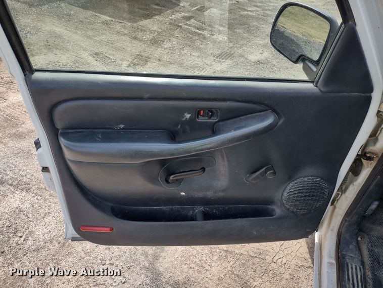 image for item MD9433 2001 Chevrolet Silverado 1500  pickup truck