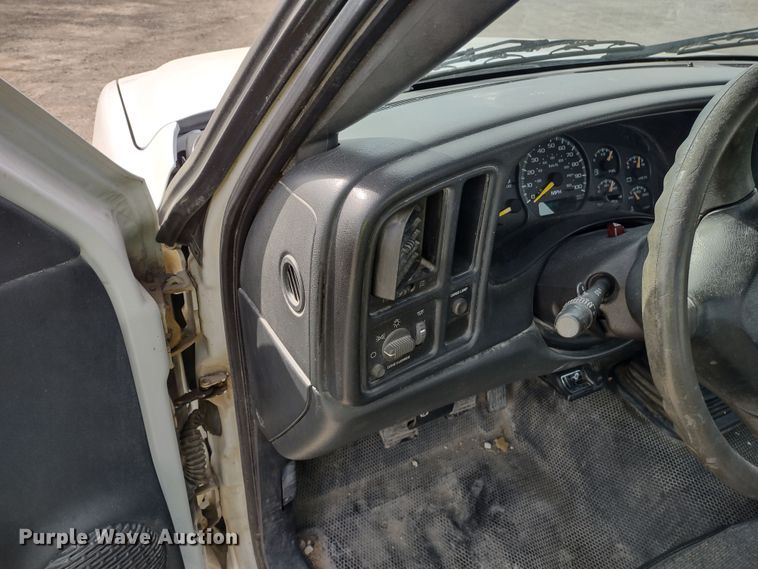 image for item MD9433 2001 Chevrolet Silverado 1500  pickup truck