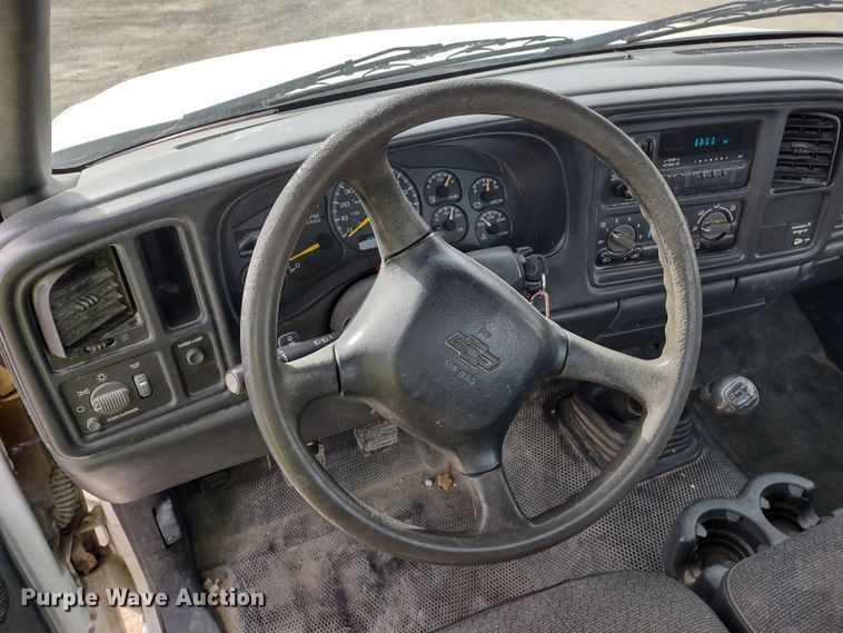 image for item MD9433 2001 Chevrolet Silverado 1500  pickup truck