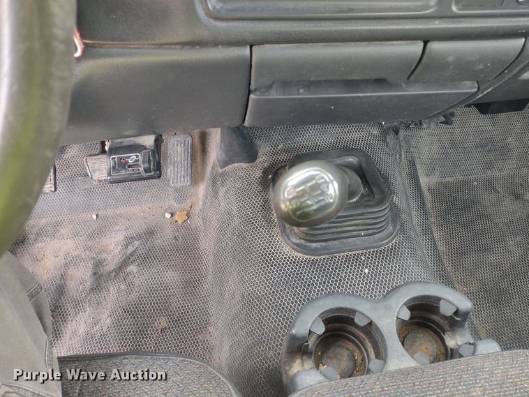 image for item MD9433 2001 Chevrolet Silverado 1500  pickup truck