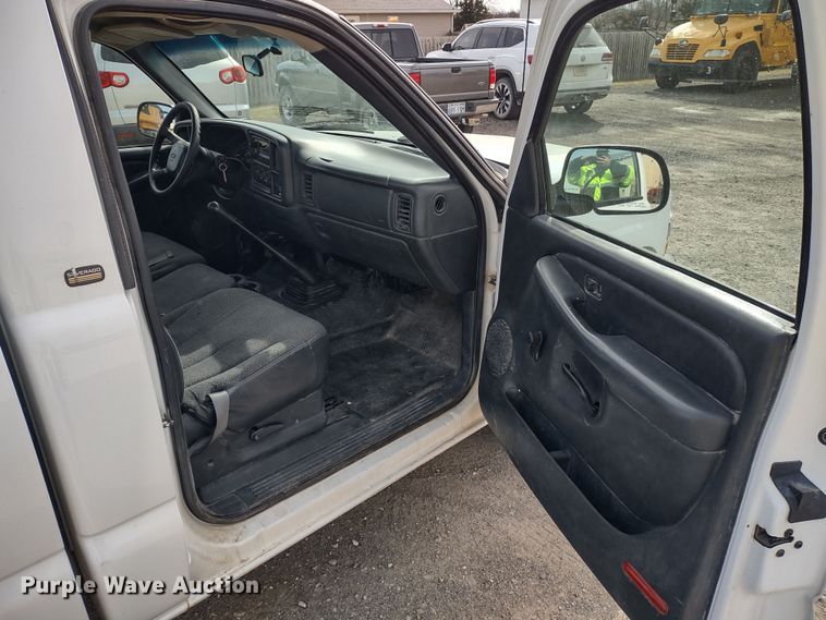 image for item MD9433 2001 Chevrolet Silverado 1500  pickup truck