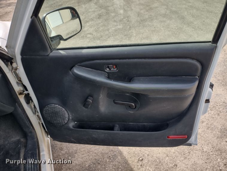 image for item MD9433 2001 Chevrolet Silverado 1500  pickup truck