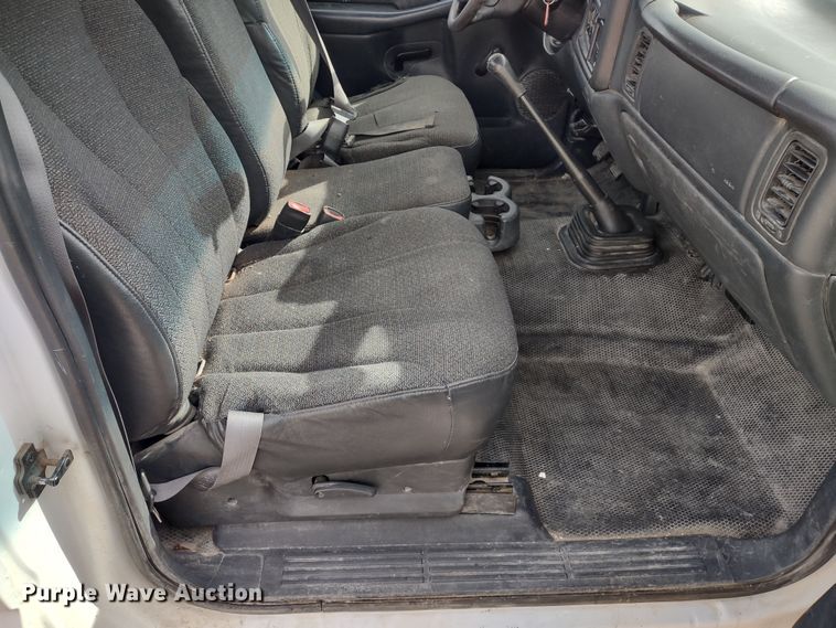 image for item MD9433 2001 Chevrolet Silverado 1500  pickup truck