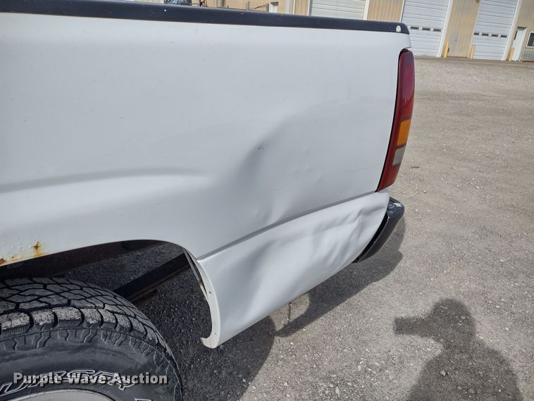 image for item MD9433 2001 Chevrolet Silverado 1500  pickup truck