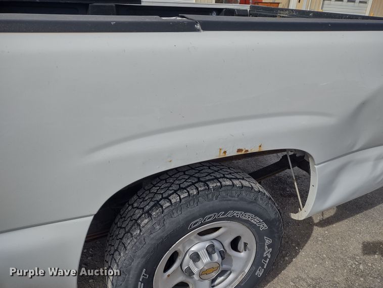 image for item MD9433 2001 Chevrolet Silverado 1500  pickup truck