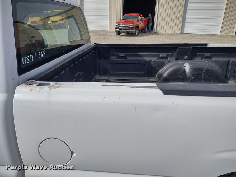 image for item MD9433 2001 Chevrolet Silverado 1500  pickup truck