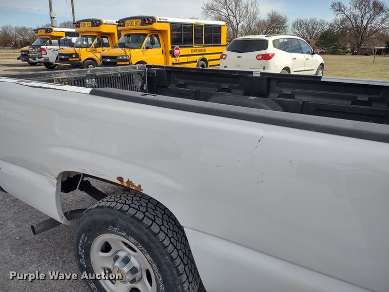 image for item MD9433 2001 Chevrolet Silverado 1500  pickup truck