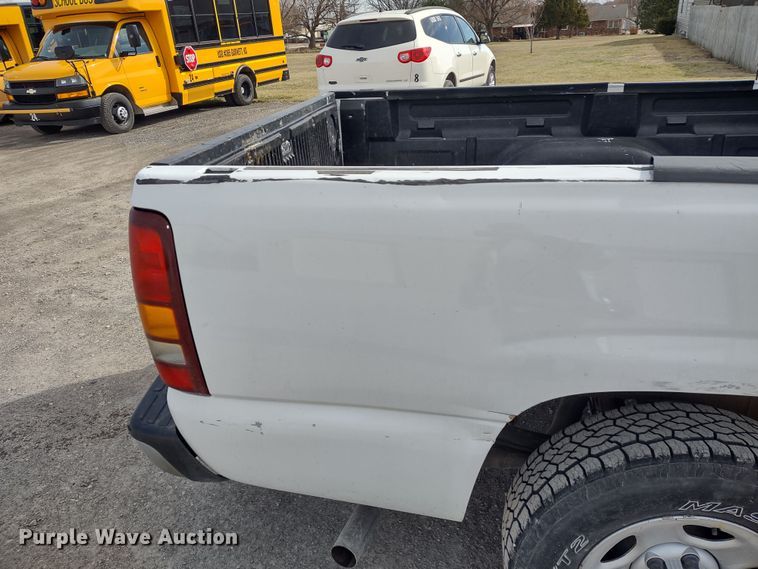 image for item MD9433 2001 Chevrolet Silverado 1500  pickup truck