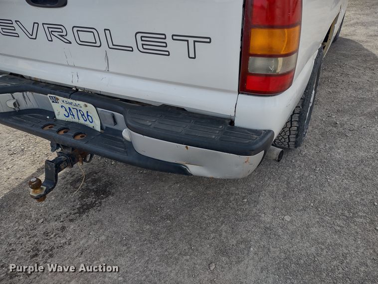 image for item MD9433 2001 Chevrolet Silverado 1500  pickup truck