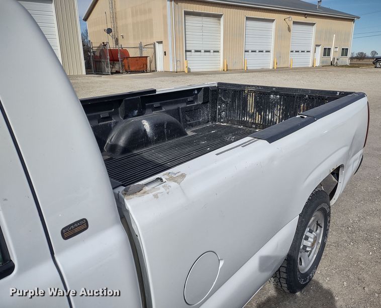 image for item MD9433 2001 Chevrolet Silverado 1500  pickup truck