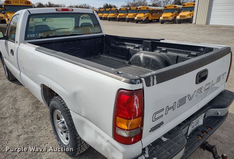 image for item MD9433 2001 Chevrolet Silverado 1500  pickup truck