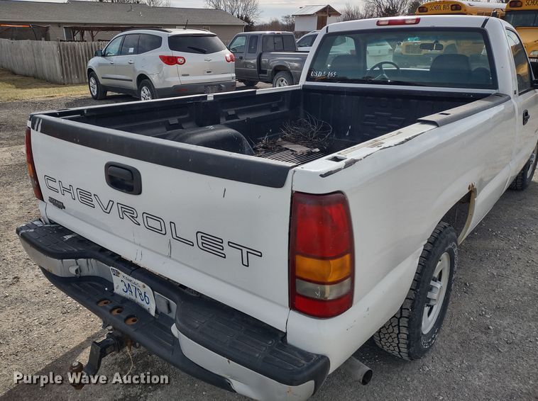 image for item MD9433 2001 Chevrolet Silverado 1500  pickup truck