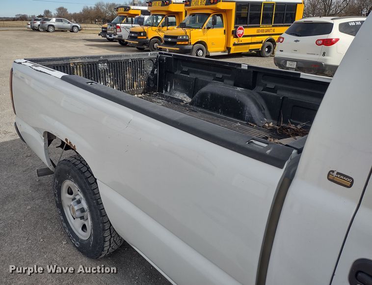 image for item MD9433 2001 Chevrolet Silverado 1500  pickup truck