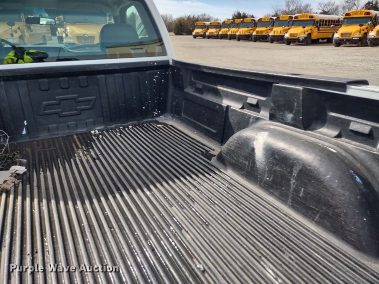 image for item MD9433 2001 Chevrolet Silverado 1500  pickup truck