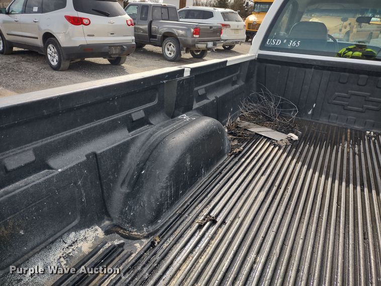 image for item MD9433 2001 Chevrolet Silverado 1500  pickup truck