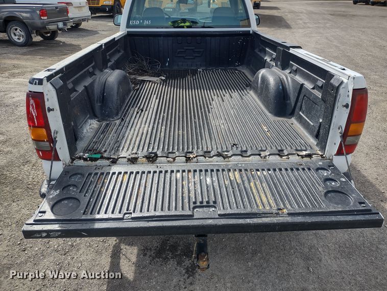 image for item MD9433 2001 Chevrolet Silverado 1500  pickup truck