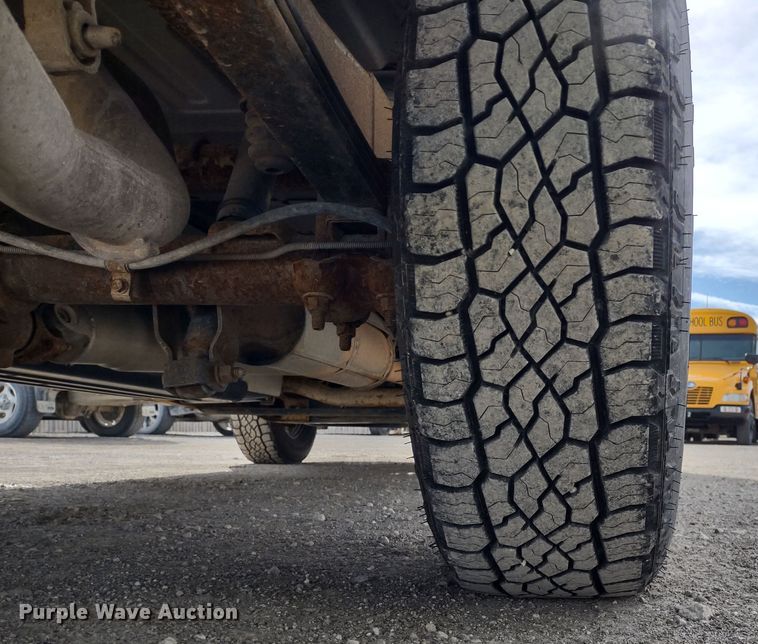 image for item MD9433 2001 Chevrolet Silverado 1500  pickup truck