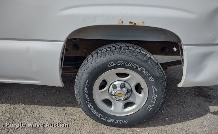 image for item MD9433 2001 Chevrolet Silverado 1500  pickup truck