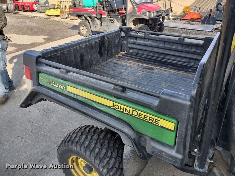 image for item MD9454 2016 John Deere 825i Gator  utility vehicle