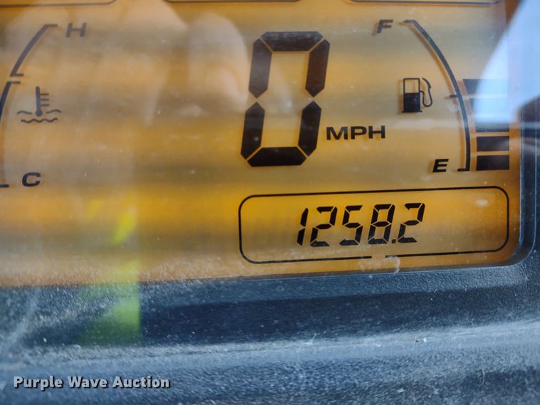 image for item MD9454 2016 John Deere 825i Gator  utility vehicle