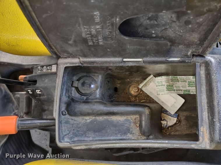 image for item MD9454 2016 John Deere 825i Gator  utility vehicle