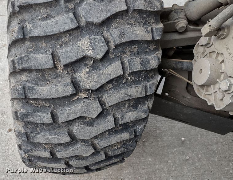 image for item MD9454 2016 John Deere 825i Gator  utility vehicle