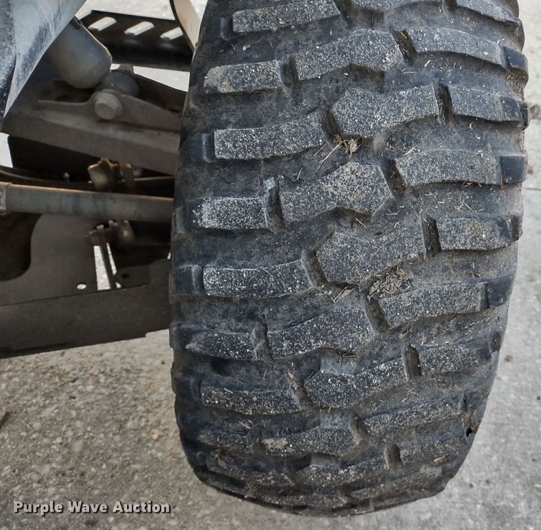 image for item MD9454 2016 John Deere 825i Gator  utility vehicle