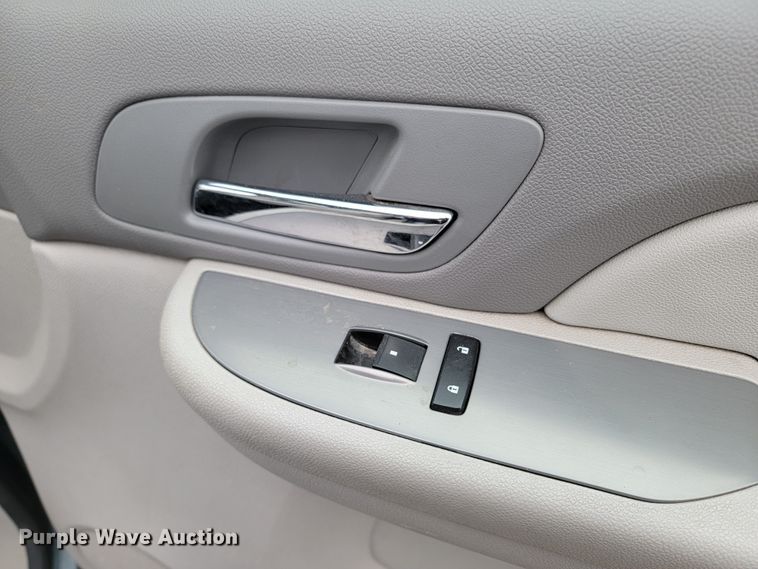 image for item ME9769 2008 Chevrolet Suburban  SUV