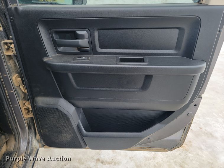 image for item ME9773 2016 Dodge Ram 1500  Crew Cab pickup truck