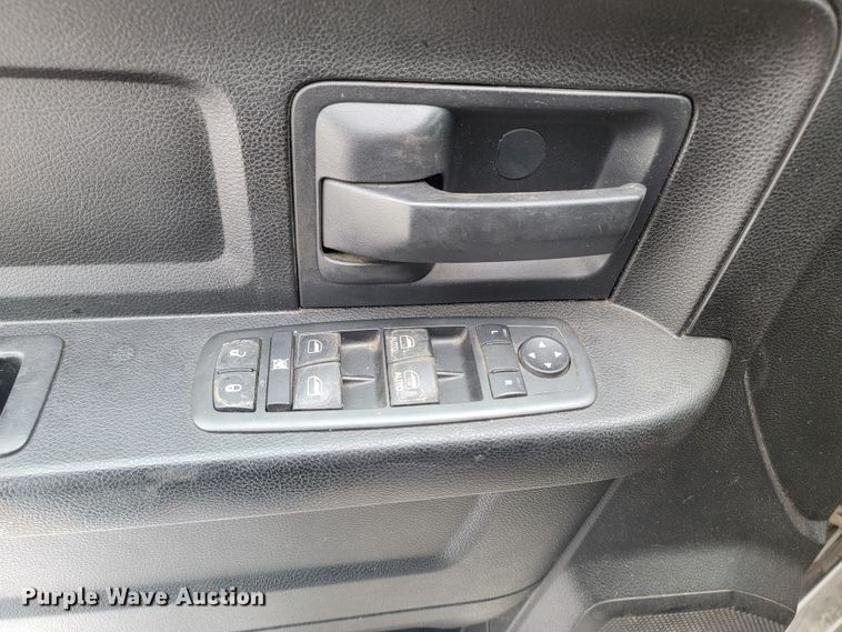 image for item ME9774 2013 Dodge Ram 1500  Crew Cab pickup truck